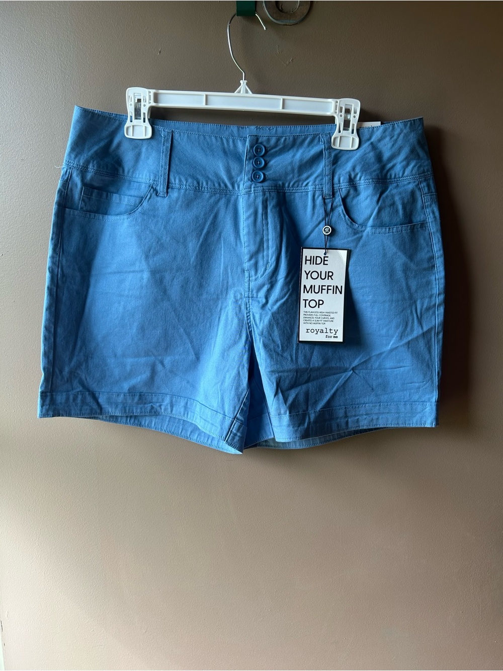 Royalty For Me Short size: L NWT